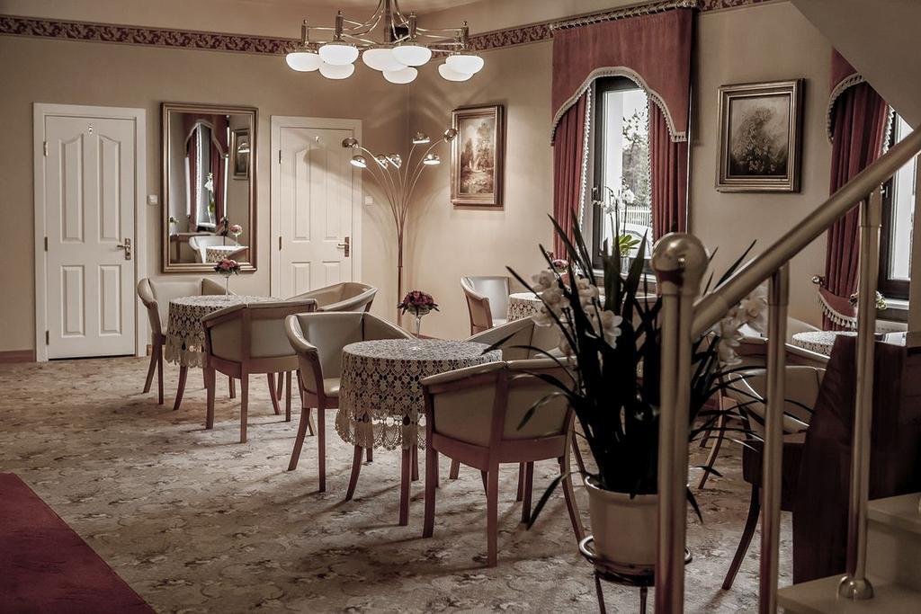 לינה וארוחת בוקר סווראוץ' Palazzo Adler מראה חיצוני תמונה